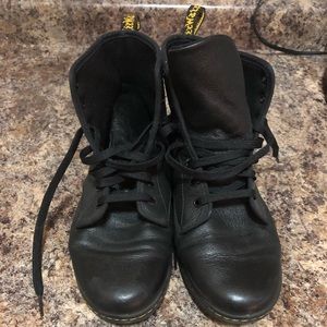 Dr. Martens Shoreditch Boots